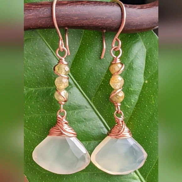 Free-spirited Earrings Dangle Drop Faceted Green Garnet And Milky Chalcedony - Picture 8 of 11